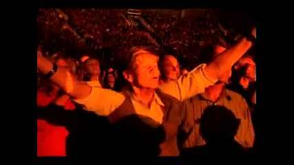 Tina_turner_live_2008_opening_ni