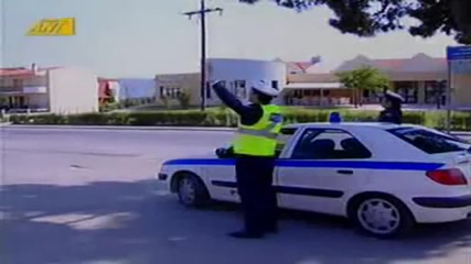 Смях Полицай спира моторист