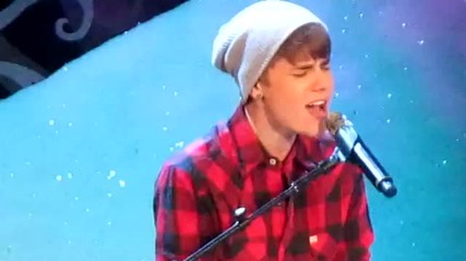 Justin Bieber - Christmas Love (massey Hall-12_21_11) - Youtube(3)