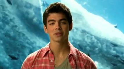 Joe Jonas And Demi Lovato Make A Wave Hat Promotion