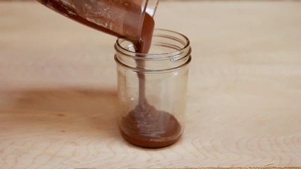 Как да направите вкъщи течен шоколад Нутела