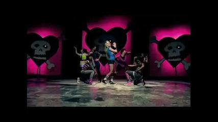 Fergie vs Avril Lavigne - Girfriend Bridge 