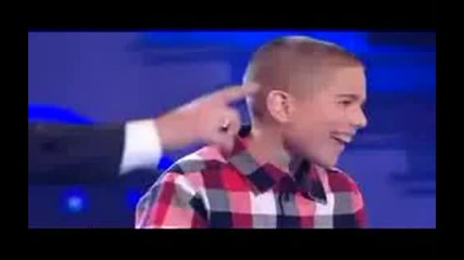 Това момче изби рибата с този танц