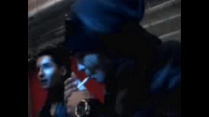 Tom Kaulitz smoking