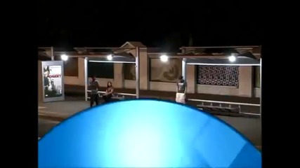 Забавна шега на спирка - куклата Чъки