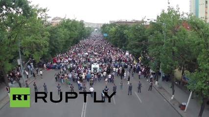 Армения: Дрон улавя наелектризираната атмосфера в Ереван, 9 ден протести