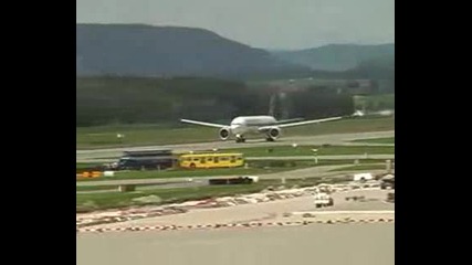 Singapore Airlines Boeing 777 - 300er Take - Off Zurich