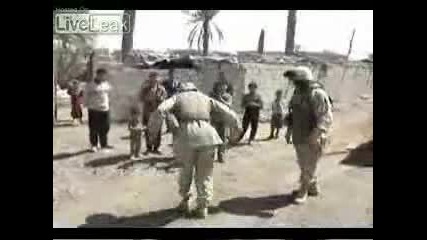 Войници На Usа - Crip Walk Пред Иракски Деца