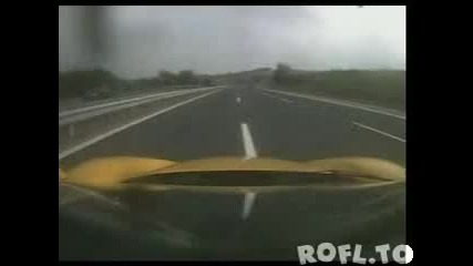 Ferrari Enzo - Се движи с бясна скорост по магистралата 