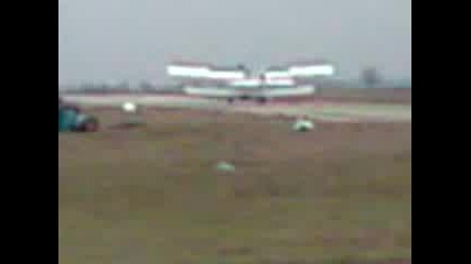 Самолет Излита От Летището На Село Борисовo