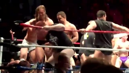 Wwe John Cena Triple H Randy Orton And Big Show Пребиват Nexus И Кечисти 