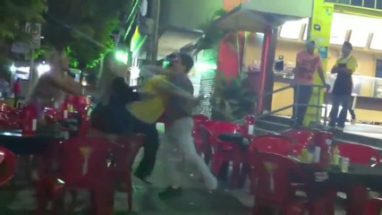 Мъж удари нокаут на приятелката си