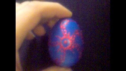 Синьо ръчно украсено яйце!