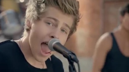 5 Seconds of Summer - She Looks So Perfect