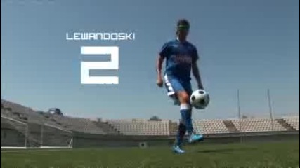 Ronaldinho , Benzema , Xavi , Walcott каране на крачета 