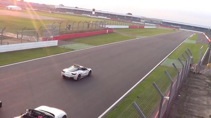 Счупване на световен рекорд! Над 1000 Ferrari-та на Silverstone!!