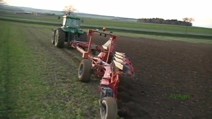 Labour 2009 avec un John Deere 8400 et une charrue Kuhn de 12 fers