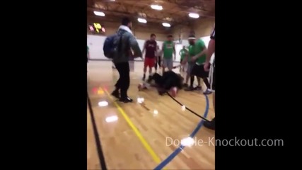 Вижте Смешен бой по време на баскетболен мач