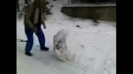 Убиха снежния човек : ( 