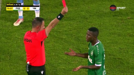 Камара остави Лудогорец с човек по-малко