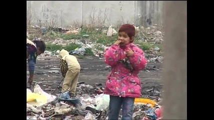 Глад - Роми се хранят от боклука 
