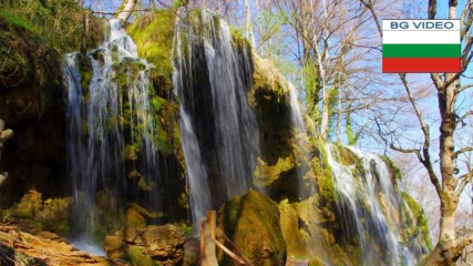 Водопад Варовитец-гледай през водата