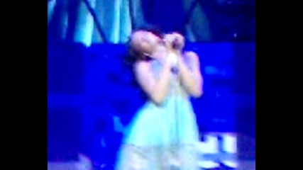 Rihanna - Unfaithful На Живо В Париж