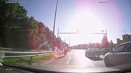 Минаване на червен светофар 27 - колоездач