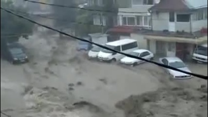 Наводнение и цунами във Варна отнася кола - 19.06.2014 г