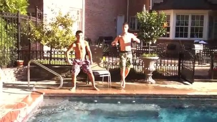 California Swag District - Teach Me How To Dougie ( Official Video ) [360p -2011]