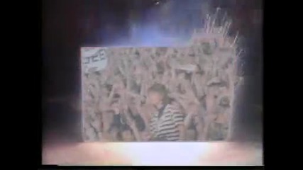 Queen - The Show Must Go On - Music Video 