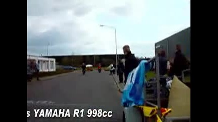 Piaggio Zip Vs Yamaha R1 ( Scooter vs motor bike ) 
