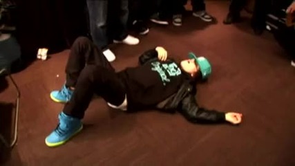 Justin Bieber се разпява 