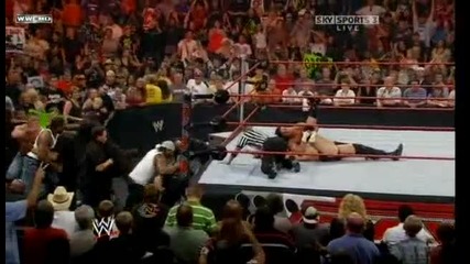John Cena & Cryme Time Пребиват Охраната