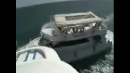 Корабчета се блъскат в открито море