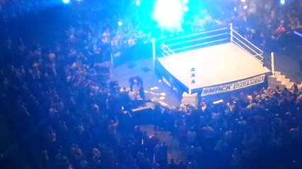 Дегенерацията - Х спасяват Гробаря от Щит Smackdown - 26/4/2013