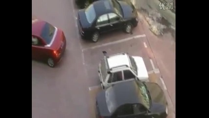 Епично паркиране на кабриолет -d _ Video.data.bg