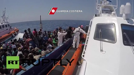 Italy: Italian Navy pick up nearly 500 migrants in the Med