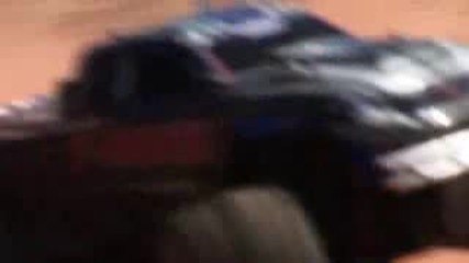 Traxxas T-maxx 3.3 - Bigger & Meaner Nitro Gas Truck
