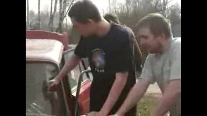 Луди Руснаци Правят Crash - Test на Лада