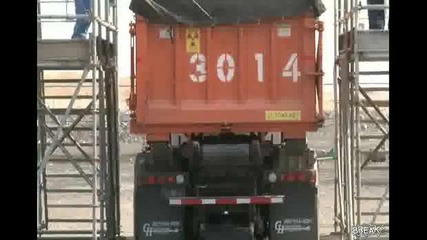 Ето така се пада от 5 метра по глава 