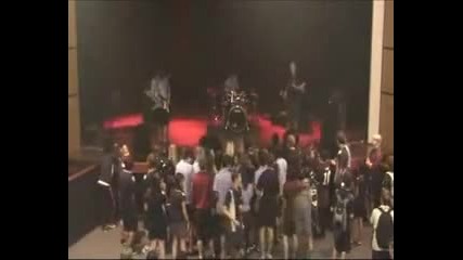 Stage diving Fail 