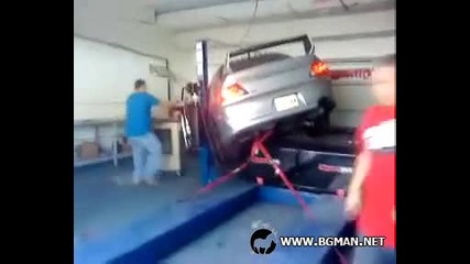 Идиоти съсипват кола