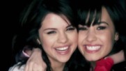 Прекрасни! Demi Lovato and Selena Gomez - One and the Same ( Official Video ) 2009