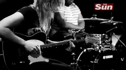 Nicola Roberts - Sticks + Stones ( Live Acoustic)
