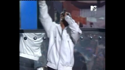 За Първи Път Rihanna ft T.I - Live Your Life На Живо @ MTV VMA Супер Качество