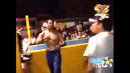 Не се базикай с кечист 