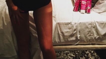 Kylie Jenner Posts Self Tanning Distater Selfie