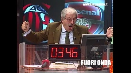 Коментатор откача по време на мача Милан - Арсенал 4 - 0