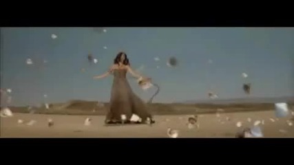 Превод Selena Gomez - A Year Without Rain (official music video) 